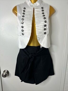 Sleeveless White Military-Style Buttoned Vest
